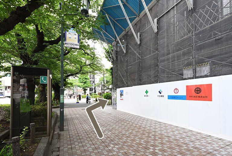 1つ目の角を右折します